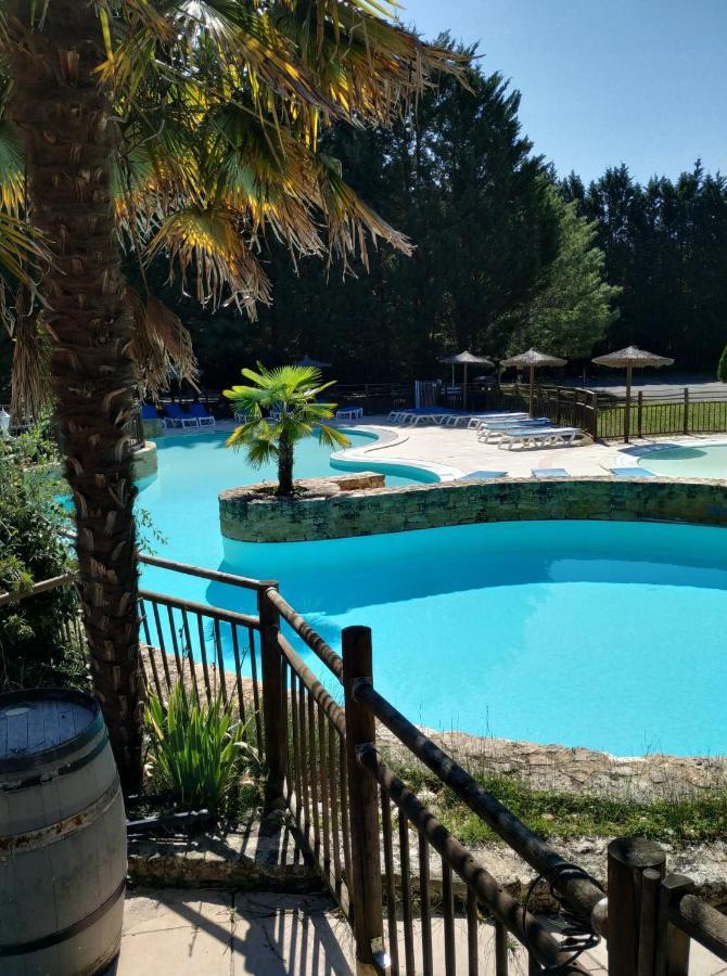 Domaine De Guillalmes Hotel Fumel Exterior photo