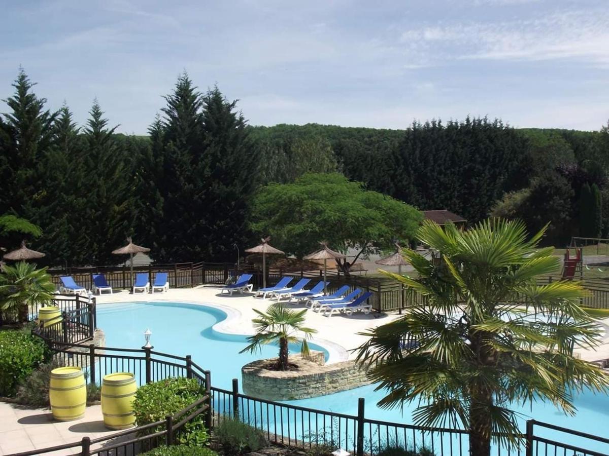 Domaine De Guillalmes Hotel Fumel Exterior photo